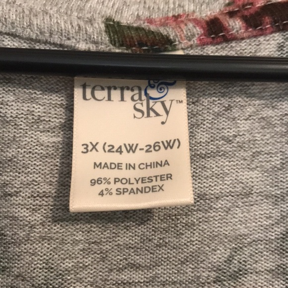 Long sleeve tunic style gray floral top 3X - Picture 3 of 6